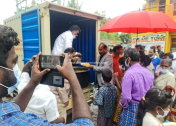 கொட்டும் மழையிலும் தேசிய தலைவர் அ சார்லஸ் தலைமையில் 1000 பேருக்கு இன்சுவை உணவளித்த போலீஸ் நியூஸ் +