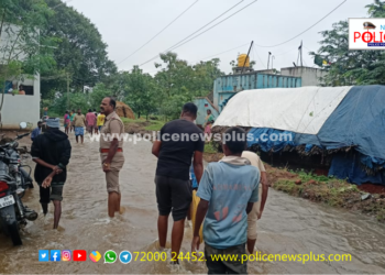 06 குழந்தைகள் உட்பட 40 பொது மக்களை மீட்ட காவல் ஆய்வாளர்