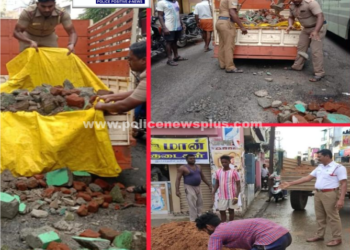 மழையால் சாலையில் ஏற்பட்ட பள்ளங்களை சரி செய்த காவல் துறையினர்