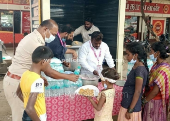 காவலர் தினம் டிசம்பர் 24 ஐ முன்னிட்டு, ஏழை எளிய மக்களுக்கு அம்பத்தூர் காவல் உதவி ஆணையர் கனகராஜ் தலைமையில் உணவு விநியோகம்