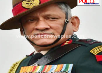 மறைந்த இந்திய முப்படை தலைமை தளபதி பி.பி.என். ராவத்தின் படத்துக்குக்கு அஞ்சலி: