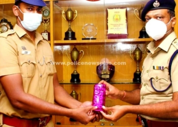 சிறப்பாக பணிபுரிந்து வரும் காவலருக்கு பாராட்டு