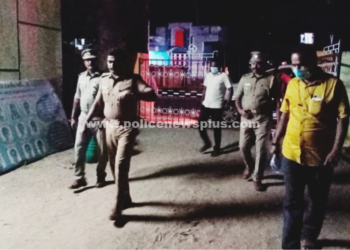 வாக்குச்சாவடி மையங்களில் மாவட்ட காவல்துறை கண்காணிப்பாளர் ஆய்வு