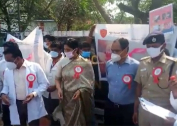 மருத்துவ கல்லூரியில் ஆட்சியர், காவல் கண்காணிப்பாளர் விழிப்புணர்வு