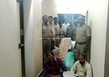 4 லட்சம் மதிப்புள்ள பொருட்கள் பறிமுதல்