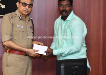 காவலர்களுக்கு வாழ்த்து அட்டைகள் மற்றும் நினைவுப் பரிசுகள்