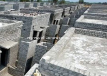 குடியிருப்பு வீடுகள் கட்டும் பணி துவக்கம்