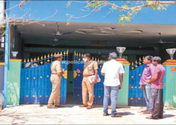 வருமான வரித்துறை அதிகாரிகள் போல் நடித்து 225 பவுன் நகை கொள்ளை