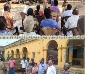 பொதுமக்களிடம் காவல் கண்காணிப்பாளர்