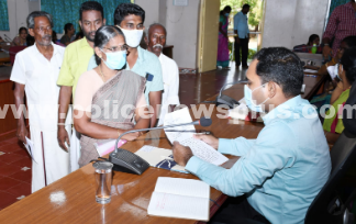 மக்களிடம் நேரடியாக, மாவட்ட ஆட்சியர்