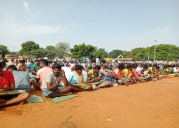 ஆண்கள் மட்டுமே பங்கேற்ற, வினோத விழா!