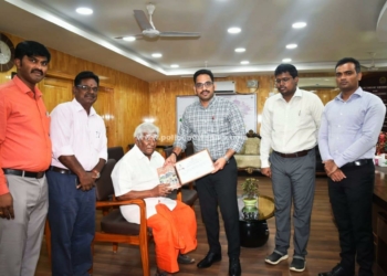 மண்ணின் பெருமை நூலாசிரியர், மாவட்ட ஆட்சியர் வாழ்த்து!