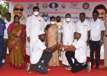 ஒலிம்பியாட் ஜோதியுடன், வீரர்களின் அணிவகுப்பு பேரணி!