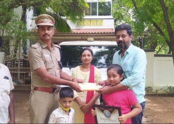 உலக சாதனை படைத்த மாணவி,டி.எஸ்.பி நேரில் சென்று பாராட்டு!