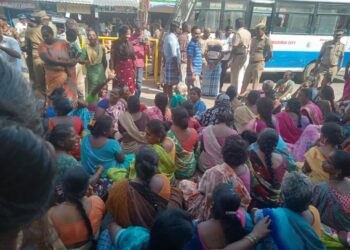 சரவண பொய்கையில், பெண்கள் போராட்டம்!
