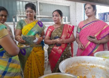 அம்மா உணவகத்தில், மேயர் திடீர் ஆய்வு!