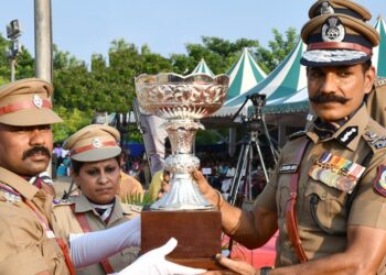 பயிற்சி நிறைவு விழா, பதக்கங்களை வழங்கிய D.G.P!