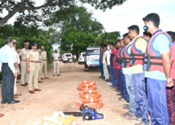 காவல்துறை சார்பில், பேரிடர் மேலாண்மை மீட்டுபுகுழுவினர்!