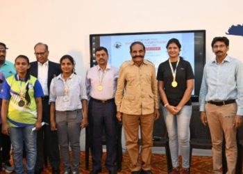 துப்பாக்கி சுடும் போட்டியில்,வெற்றி பெற்றவர்களுக்கு பரிசுகள்!