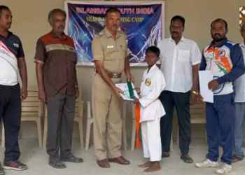 சிலம்பு பயிற்சி முகாமில், காவல்துறையினர்!