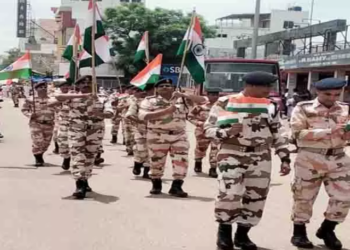 ராணுவ வீரர்கள்,தேசிய கொடி அணி வகுப்பு!