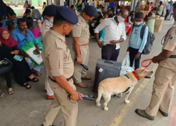 மோப்பநாய் உதவியுடன், காவல்துறையினர் சோதனை!