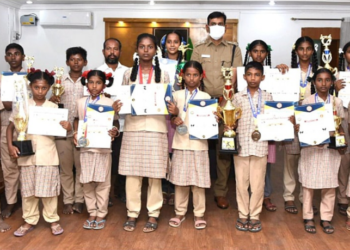 மாணவர்களுக்கு, காவல் கண்காணிப்பாளர் வாழ்த்து!