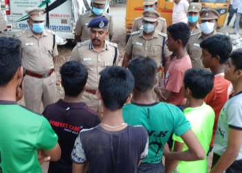 காவல் நிலைய எல்லைக்கு உட்பட்ட பகுதிகளான உக்கடம் சந்திப்பு