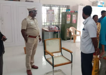 இழப்பீடு தொகை வழங்காததால், அலுவலக பொருட்கள் ஜப்தி!