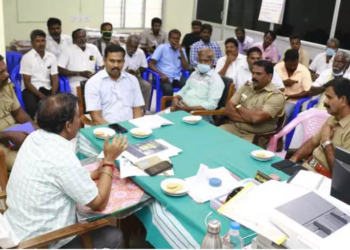 விழா நடத்துவதில் இருதரப்பினரிடையே பிரச்சினை, காவல்துறையினர்!