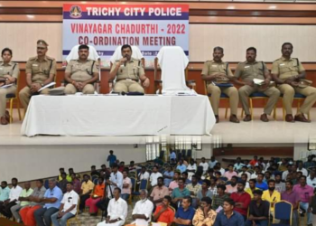 மதத்தினரை சார்ந்த ஆலோசனைக் கூட்டம், காவல்துறையினர்!