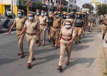 பொதுமக்களிடம் அச்சத்தினை போக்கும் வகையில்,காவல்துறையினர் கொடி அணிவகுப்பு!
