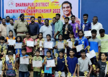 மாணவர்களுக்கு, பரிசு வழங்கிய எஸ்.பி!