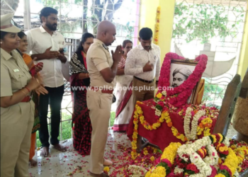 திருவுருவ சிலைக்கு மாலை அணிவித்து மரியாதை,காவல் ஆணையர்!