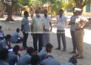 மாணவர்களுக்கு  அறிவுரை வழங்கிய, அரக்கோணம் காவல் ஆய்வாளர்