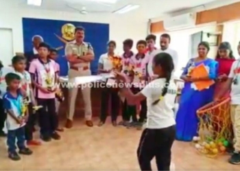 தங்க பதக்கம் பெற்ற மாணவர்கள், தூத்துக்குடி S.P பாராட்டு!