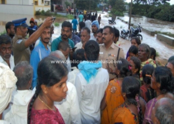 கொட்டும் மழையில், ஓசூர் கிராம மக்கள் சாலை மறியல்!