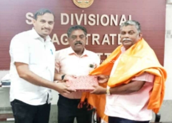 புதிதாக பொறுப்பேற்ற தேவகோட்டை வருவாய் கோட்டாட்சியர்