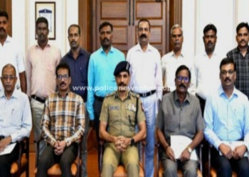 காவல் துறையினரை பாராட்டி வெகுமதி வழங்கிய D.G.P