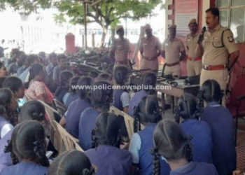 சீரிய பேச்சில் மாணவர்களுடன் S.P