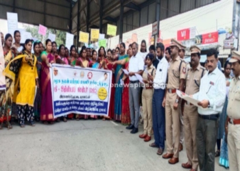 பெண்களுக்கு எதிரான வன்கொடுமை எதிர்த்து காவல்துறையினர்!