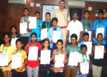 வெற்றிபெற்ற மாணவர்களை பாராட்டிய S.P