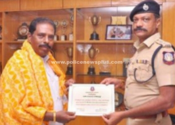 காவல்துறையினருக்கு பொன்னாடை அணிவித்து  பாராட்டு!