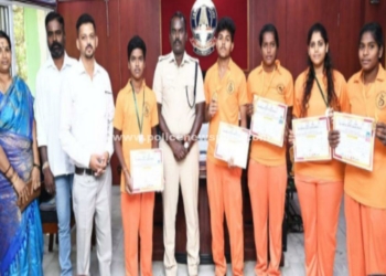 தேசிய அளவில் வெற்றி பெற்ற வீர வீராங்கனைகளை பாராட்டிய  S.P