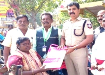 75 பேருக்கு புத்தாடைகள் வழங்கிய  காவல் கண்காணிப்பாளர்