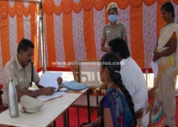 100 க்கும் மேற்பட்ட மக்களுடன் S.P