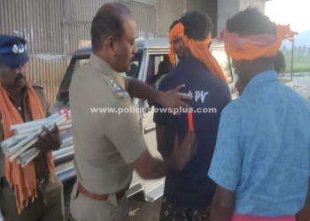 பாதயாத்திரை செல்லும் பக்தர்களிடம் காவல்துறையினர்!