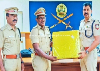 நினைவு பரிசு வழங்கிய S.P