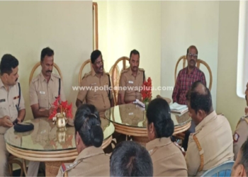 பந்தலூரில் கேரள மற்றும் கர்நாடக மாநில காவல் அதிகாரிகள்