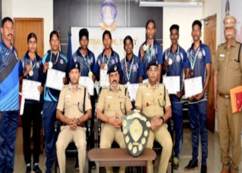 பதக்கங்களை வென்ற காவல்துறையினர்